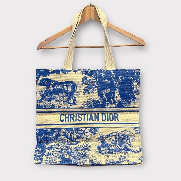 DIOR Toile de Jouy Tiger Motif from the Dioriviera Capsule Collection. - Picture 3 of 10